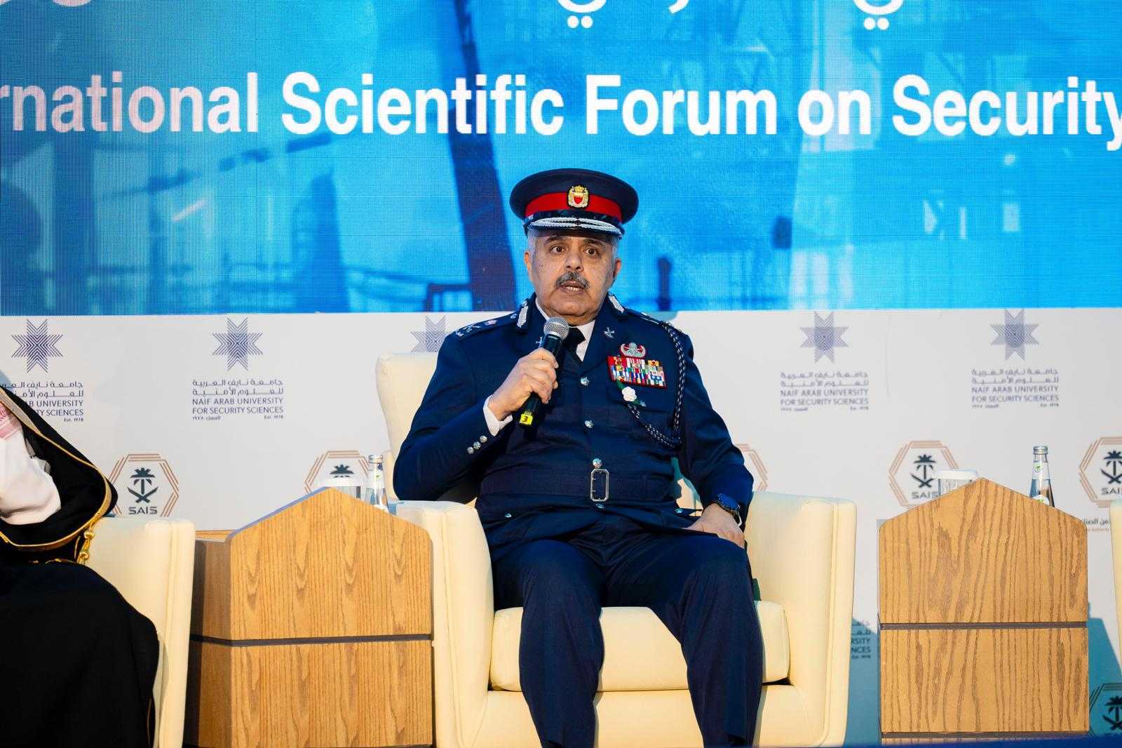 نائب رئيس الأمن العام يشارك في جلسة حوارية ضمن الملتقى العلمي الدولي الثالث للأمن والسلامة<